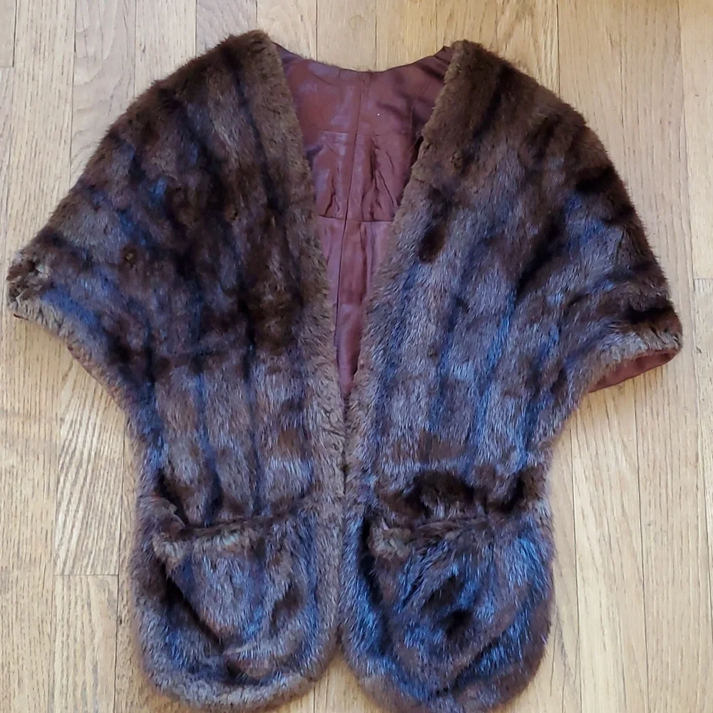 Vintage real fur shawl stole with pockets S/M